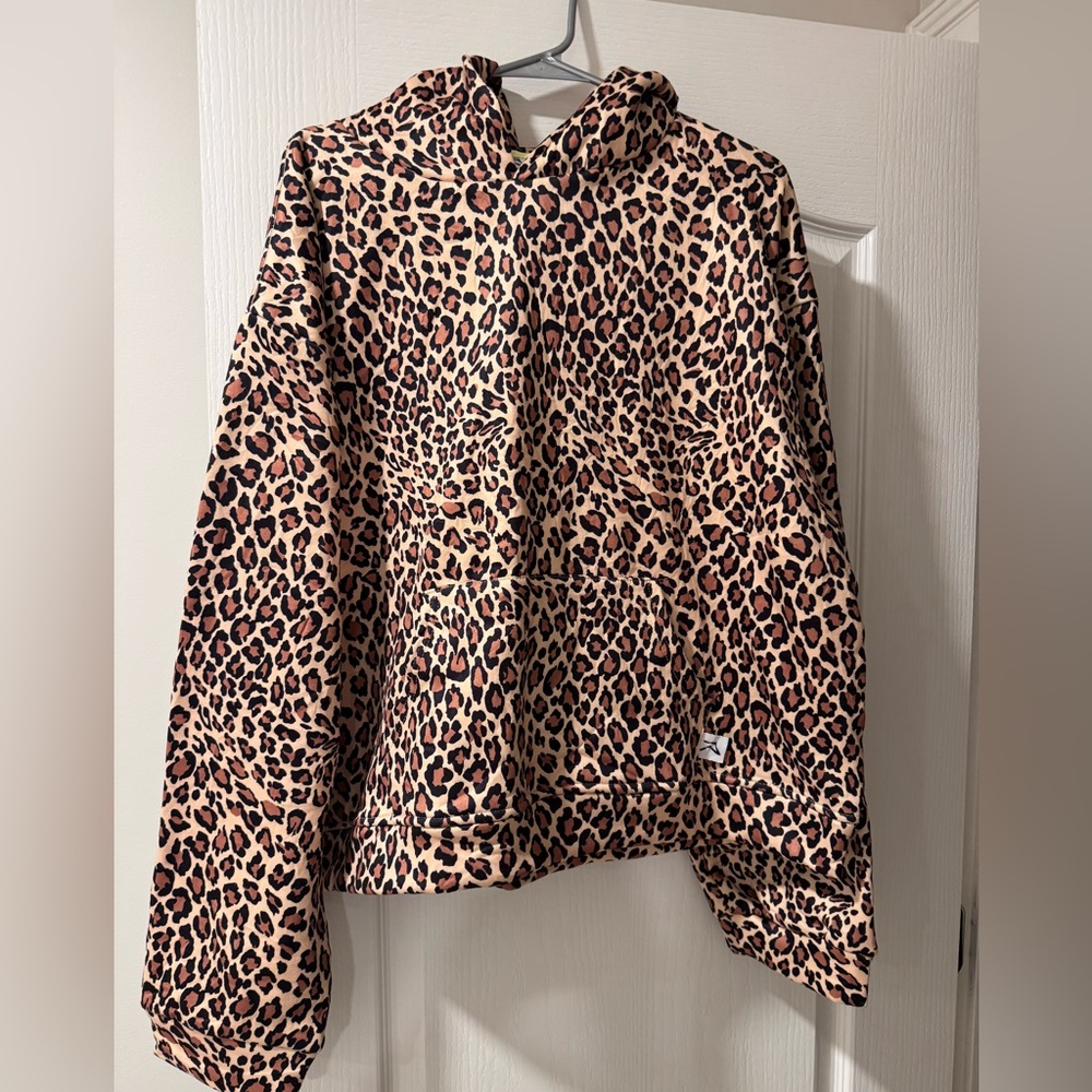 Akimbo leopard print pullover sweatshirt with kangaroo pocket and fleece lining